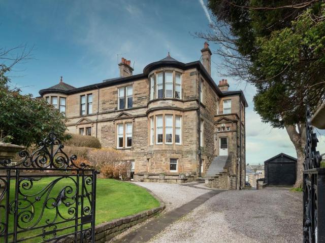 Hamilton Avenue, Glasgow, G41 4JR, United Kingdom | 2 bed apartment for rent #135550342 | Rentberry