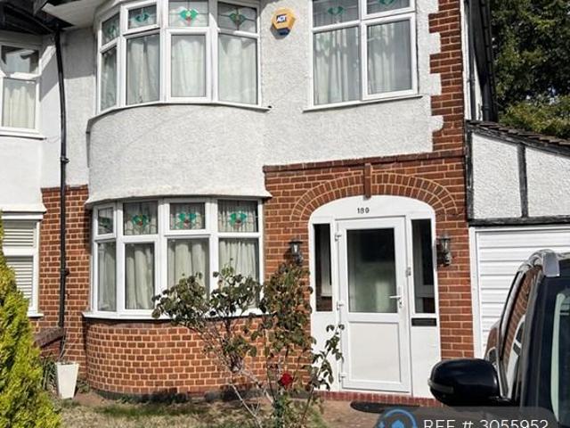 Hamilton Avenue, Surbiton, KT6 3 bed semi detached house £2,450 pcm £565 pw