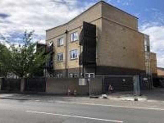 Hamilton Court, 147 Hanworth Road, Hounslow, Greater London TW3, 1 bed flat to rent, £1,350 pcm | PrimeLocation