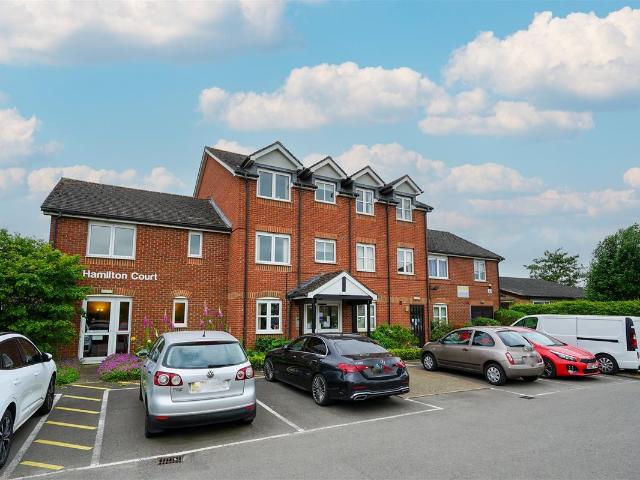 Hamilton Court, Leighton Buzzard LU7, 2 bed flat to rent, £1,050 pcm | PrimeLocation