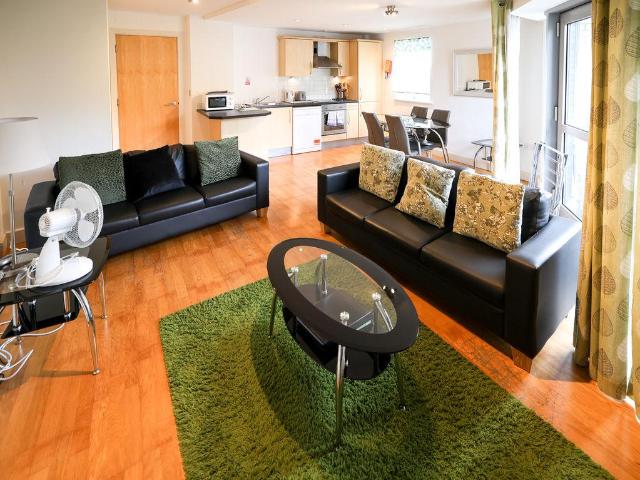 Hamilton Court, Montague Street, Bristol 2 bed apartment to rent £1,800 pcm £415 pw