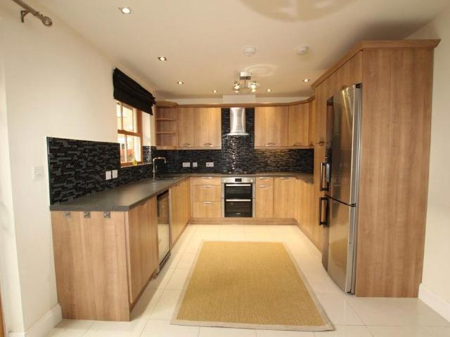 Hamilton Court, Poringland 3 bed house to rent £1,400 pcm £323 pw
