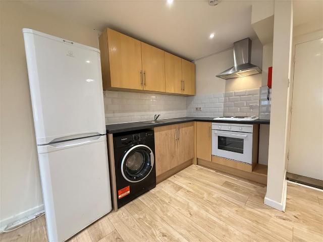 Hamilton Court, Stone Lane, Peterborough PE1, Studio to rent, £750 pcm | PrimeLocation