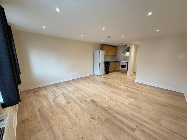 Hamilton Court, Stone Lane, Peterborough PE1, Studio to rent, £675 pcm | PrimeLocation