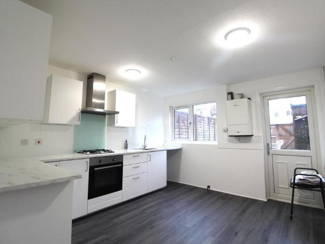 Hamilton Close 4 bed terraced house to rent £2,900 pcm £669 pw