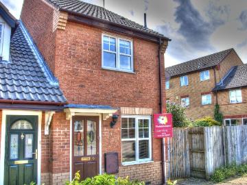 Hamilton Close, Banbury OX16, 2 bed semi detached house to rent, £1,250 pcm | PrimeLocation