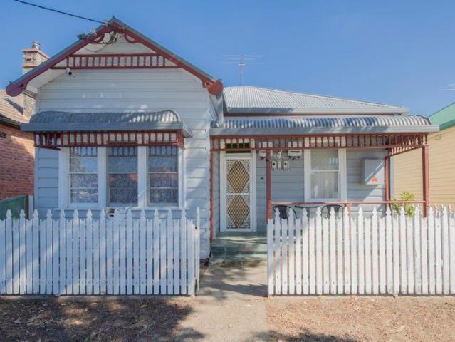 Hamilton classic home in charming setting with spacious living and meticulous presentation