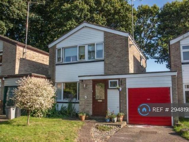 Hamilton Crescent, Brentwood, CM14 3 bed detached house to rent £2,300 pcm £531 pw