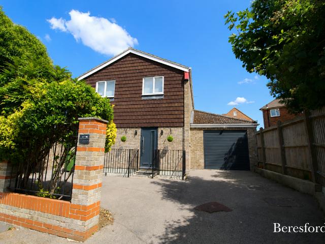 Hamilton Crescent CM14, 4 bed detached house to rent, £2,650 pcm | PrimeLocation
