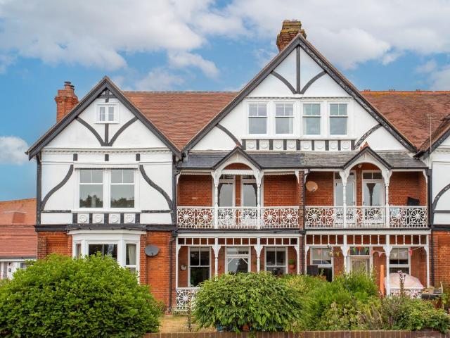 Hamilton Gardens, Felixstowe IP11, 2 bed penthouse to rent, £1,650 pcm | PrimeLocation