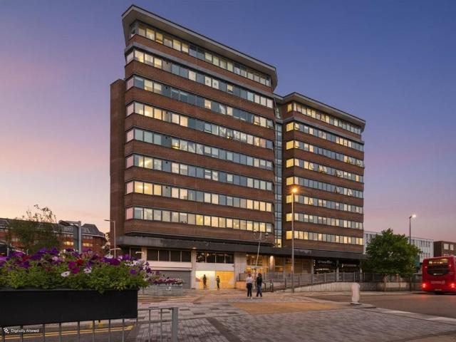 Hamilton House, 111 Marlowes, Hemel. 2 bed apartment to rent £1,600 pcm £369 pw
