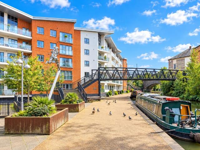 Hamilton House, Lonsdale, Wolverton MK12, 1 bed flat to rent, £1,150 pcm | PrimeLocation