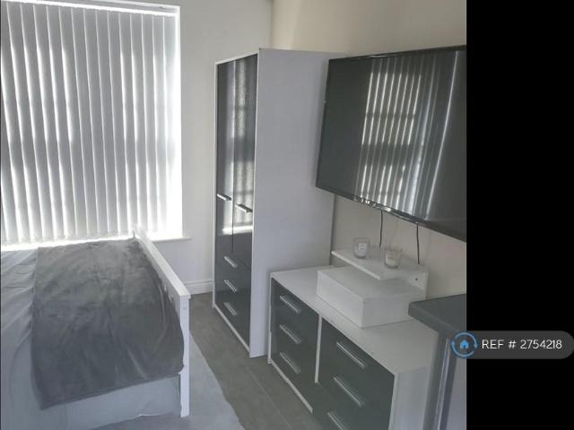 Hamilton, Leicester, LE5 Studio to rent £750 pcm £173 pw