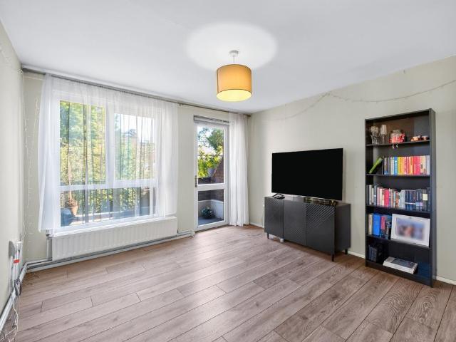 Hamilton Park, London, N5 2 bed apartment to rent £3,300 pcm £762 pw