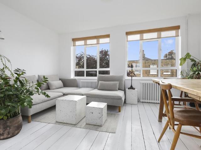 Hamilton Park, London, N5 2 bed property to rent £3,750 pcm £865 pw