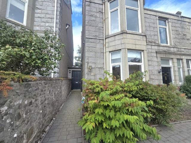 Hamilton Place, West End, Aberdeen AB15, 2 bed flat to rent, £1,300 pcm | PrimeLocation