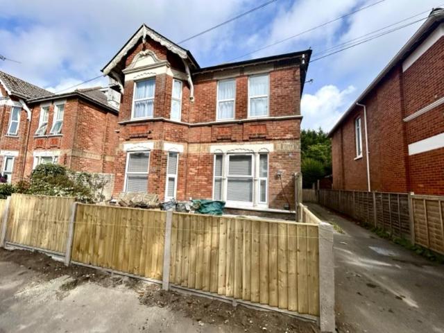 Hamilton Road, Bournemouth, BH1 4EH 2 bed apartment to rent £1,050 pcm £242 pw