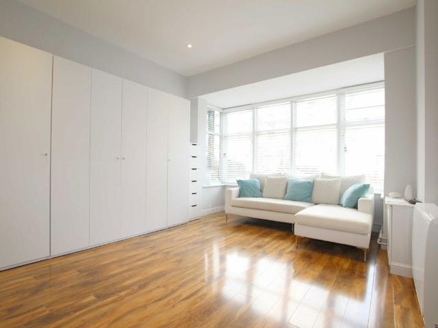 Hamilton Road, Brentford TW8, Studio to rent, £1,200 pcm | PrimeLocation