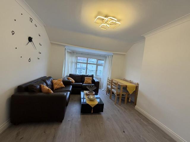 Hamilton Road, Golders Green 1 bed flat to rent £1,625 pcm £375 pw