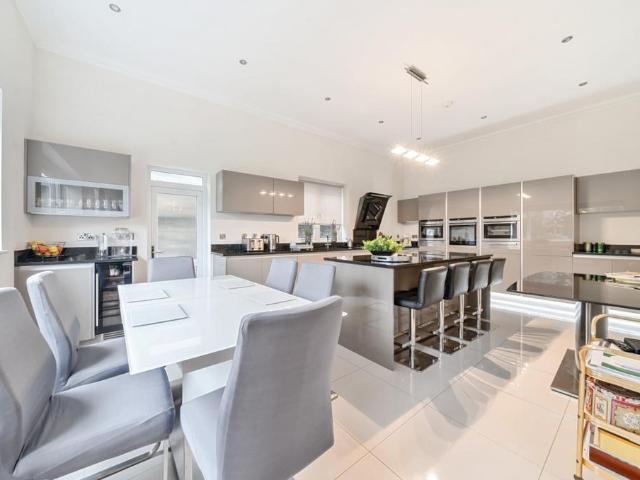 Hamilton Road, Ealing, London, W5 8 bed house to rent £10,000 pcm £2,308 pw