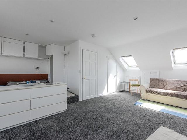 Hamilton Road, London, NW10 3 bed apartment to rent £3,250 pcm £750 pw