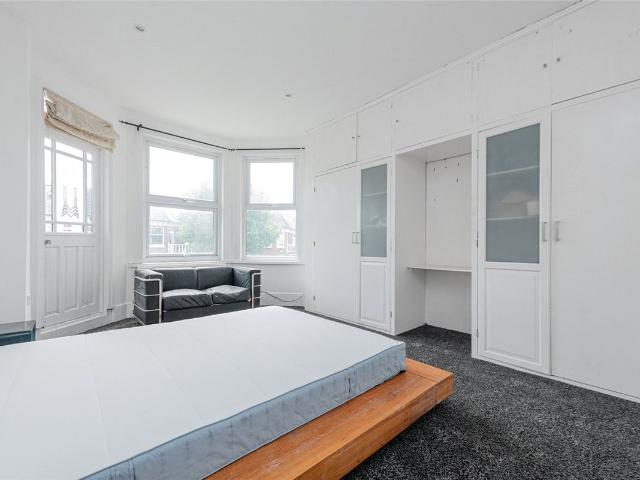 Hamilton Road, London NW10, 3 bed flat to rent, £2,750 pcm | PrimeLocation