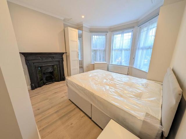 Hamilton Road, London NW10 5 bed house of multiple occupation to rent £950 pcm £219 pw