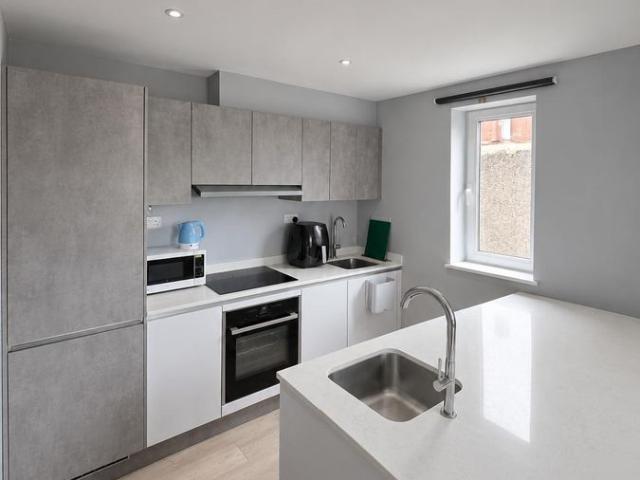 Hamilton Road, London NW11, 2 bed flat to rent, £2,250 pcm | PrimeLocation