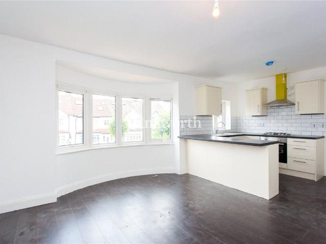 Hamilton Road, London NW11, 3 bed flat to rent, £2,250 pcm | PrimeLocation