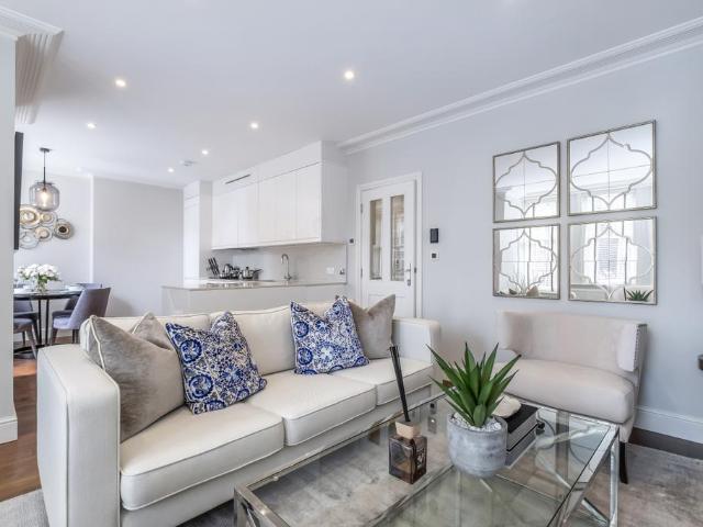 Hamlet Gardens, King Street, London, W6 3 bed flat to rent £4,450 pcm £1,027 pw