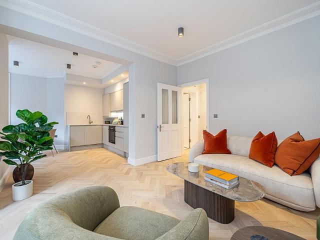 Hamlet Gardens King Street London W6 0SP 1 bed apartment to rent £2,500 pcm £577 pw