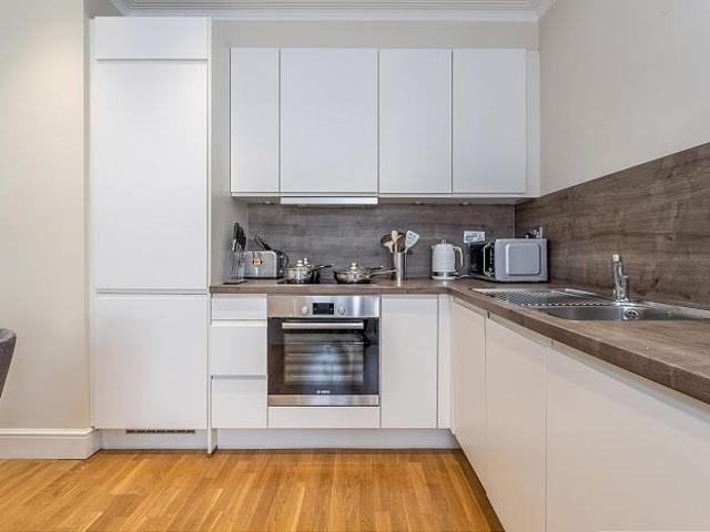 Hamlet Gardens, King Street, London, W6 1 bed flat to rent £2,900 pcm £669 pw