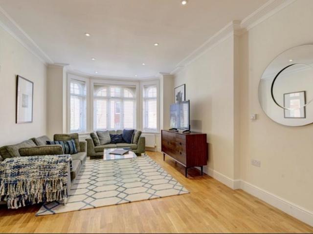 Hamlet Gardens, London, W6 0TR, United Kingdom | 3 bed apartment for rent #120874926 | Rentberry