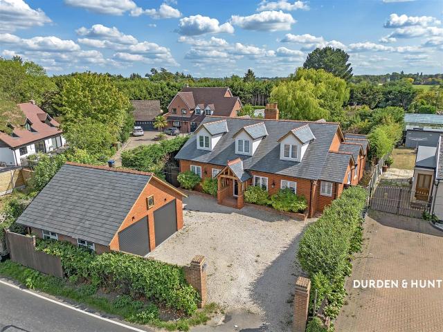 Hamlet Hill, Roydon, CM19