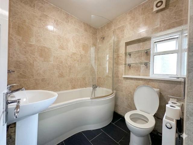 Hamleton Terrace, Dagenham 2 bed apartment to rent £1,895 pcm £437 pw