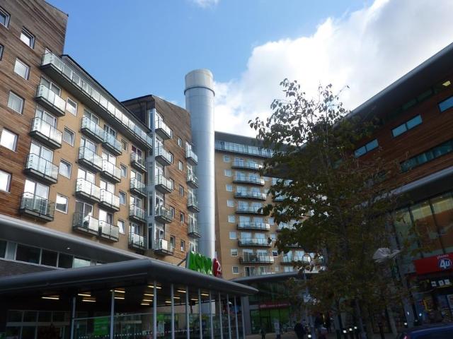 Hamlyn House, Feltham, Middlesex, TW13 2 bed flat to rent £1,700 pcm £392 pw