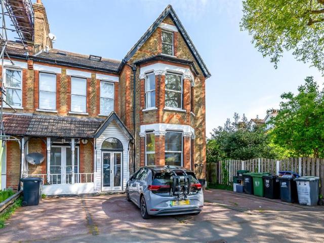 Hammelton Road, Bromley 2 bed maisonette to rent £2,200 pcm £508 pw