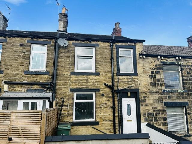 Hammerton Grove, Pudsey 1 bed terraced house to rent £750 pcm £173 pw