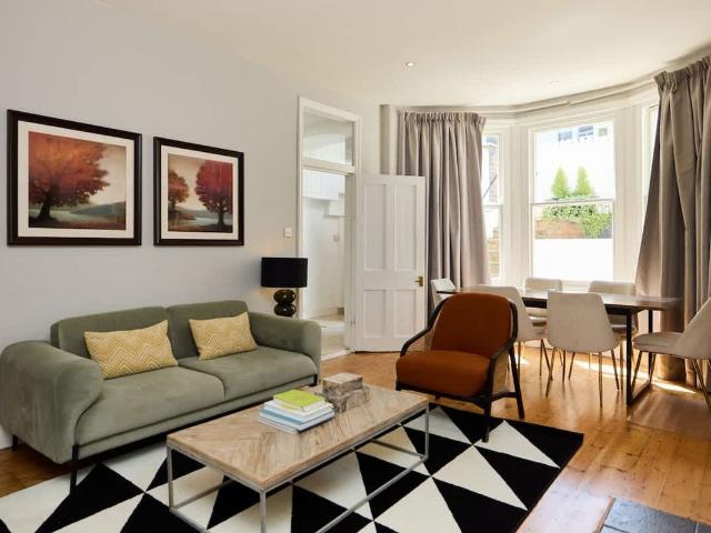 Hammersmith W14, 2 bed flat to rent, £4,361 pcm | PrimeLocation