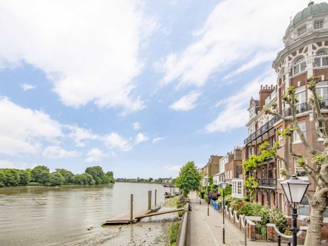 Hammersmith Bridge Road, Hammersmith W6, 3 bed flat to rent, £3,000 pcm | PrimeLocation