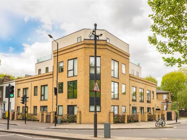 Hammersmith Bridge Road, London W6 3 bed flat to rent £3,500 pcm £808 pw