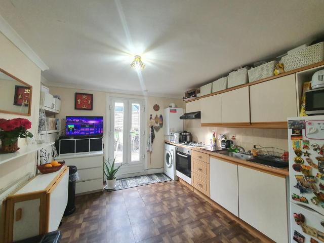 Hammersmith Grove, W6 1 bed flat to rent £1,550 pcm £358 pw