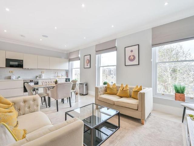 Hammersmith Grove, Hammersmith. 3 bed flat to rent £6,998 pcm £1,615 pw