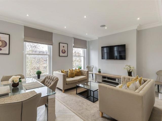 Hammersmith Grove, London W6, 3 bed flat to rent, £9,000 pcm | PrimeLocation