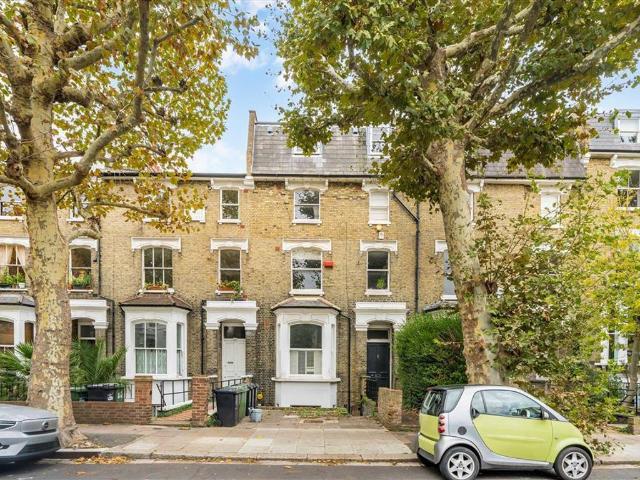 Hammersmith Grove, London W6, 2 bed flat to rent, £3,200 pcm | PrimeLocation