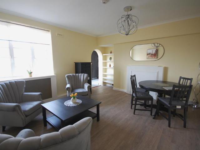 Hammersmith Road, London W6 1 bed flat to rent £2,002 pcm £462 pw