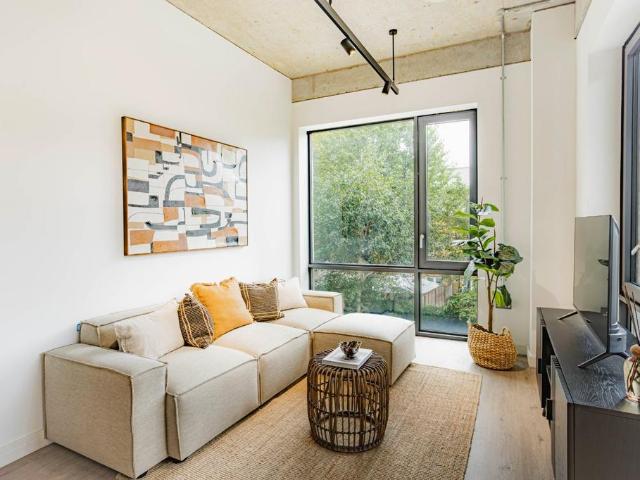 Hammersmith Road, London W6 2 bed apartment to rent £4,000 pcm £923 pw