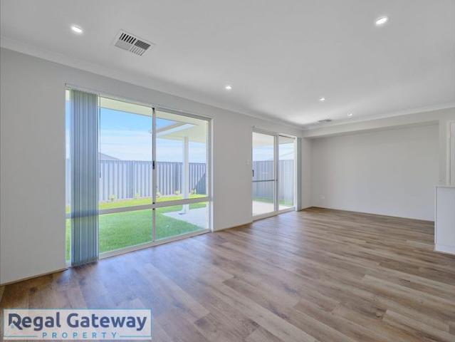Hammond Park Modern Family Home 4x2 $800 P/W
