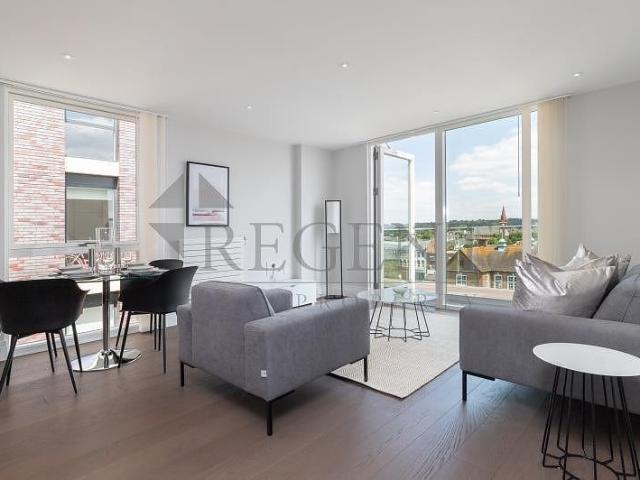 Hamond Court, Queenshurst Square, KT2 2 bed apartment to rent £2,700 pcm £623 pw