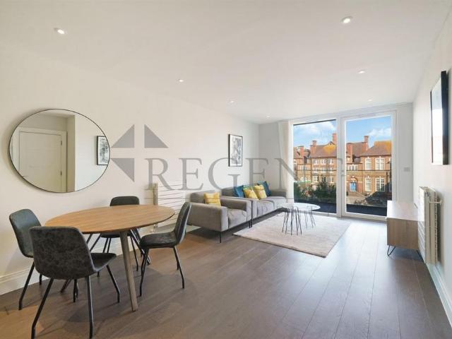 Hamond Court, Queenshurst Square, KT2 2 bed apartment to rent £2,700 pcm £623 pw